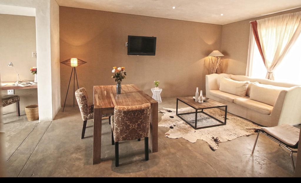The Village Courtyard Suites & Executive Apartment Windhoek Exterior foto